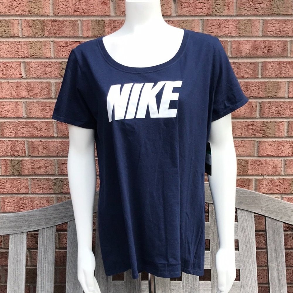 Nike Scoop Neck Short Sleeve Navy T-Shirt XL